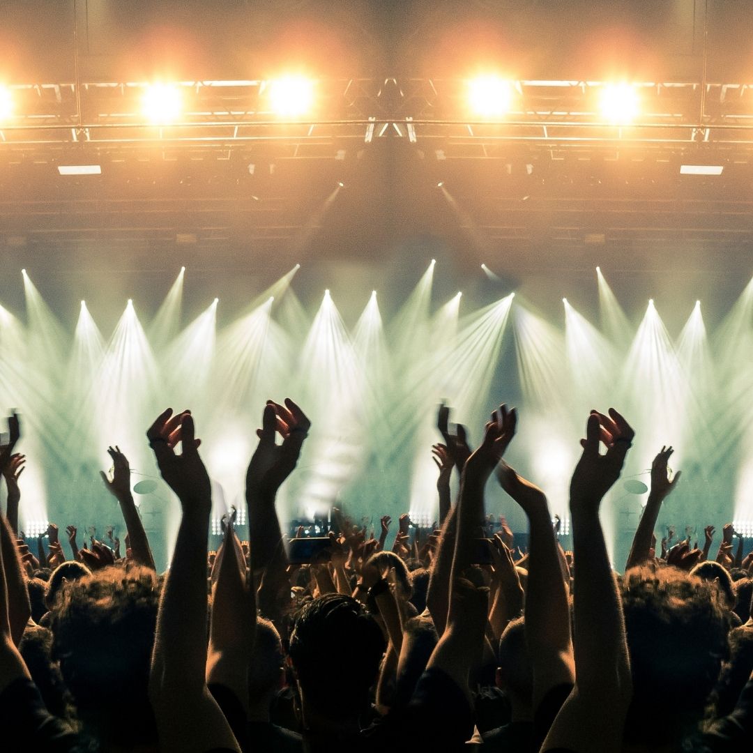 I comizi di Conte sì, i concerti no