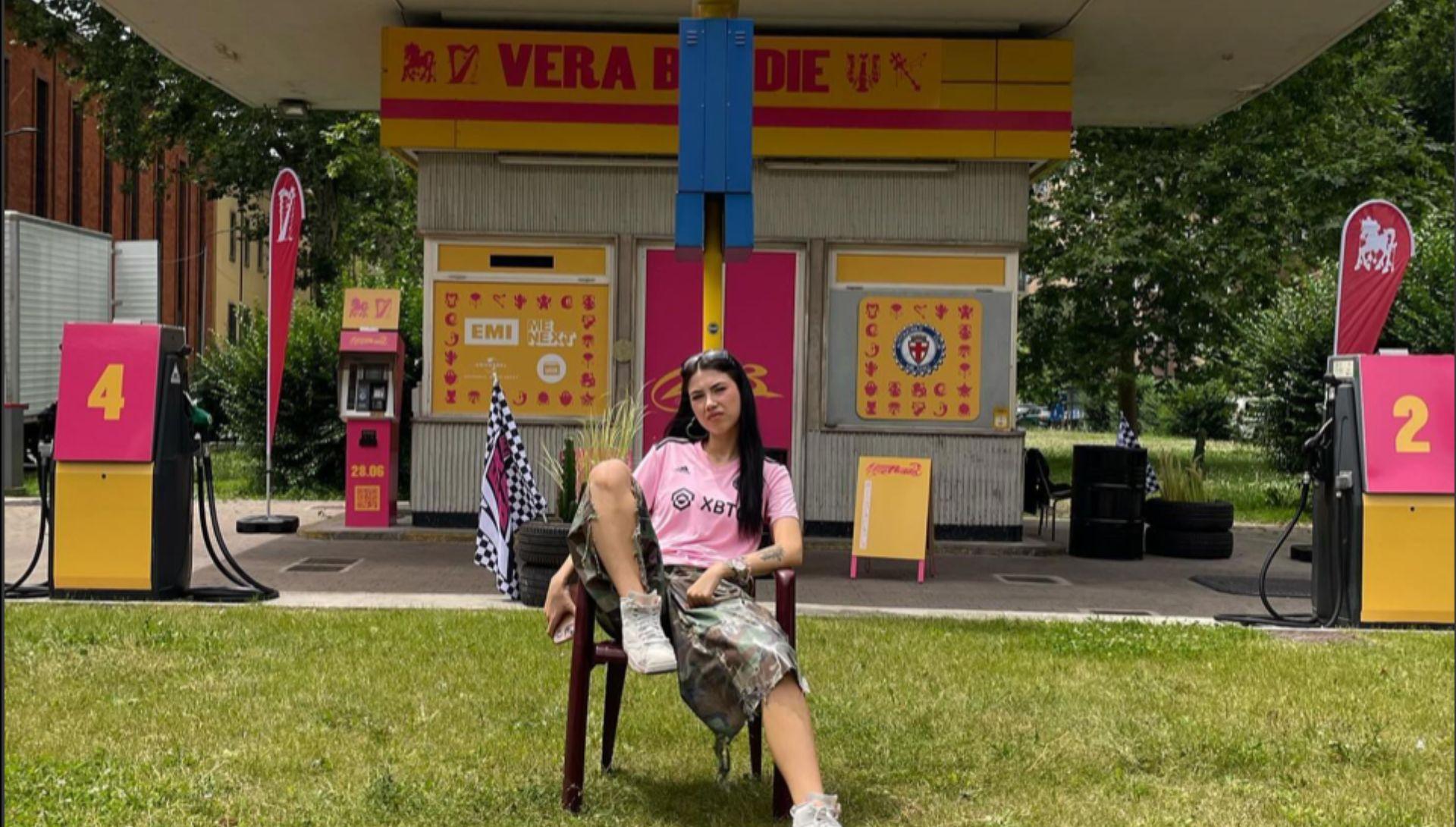 Una gas station per la baddie di “Gasolina”: la nuova trovata di Anna